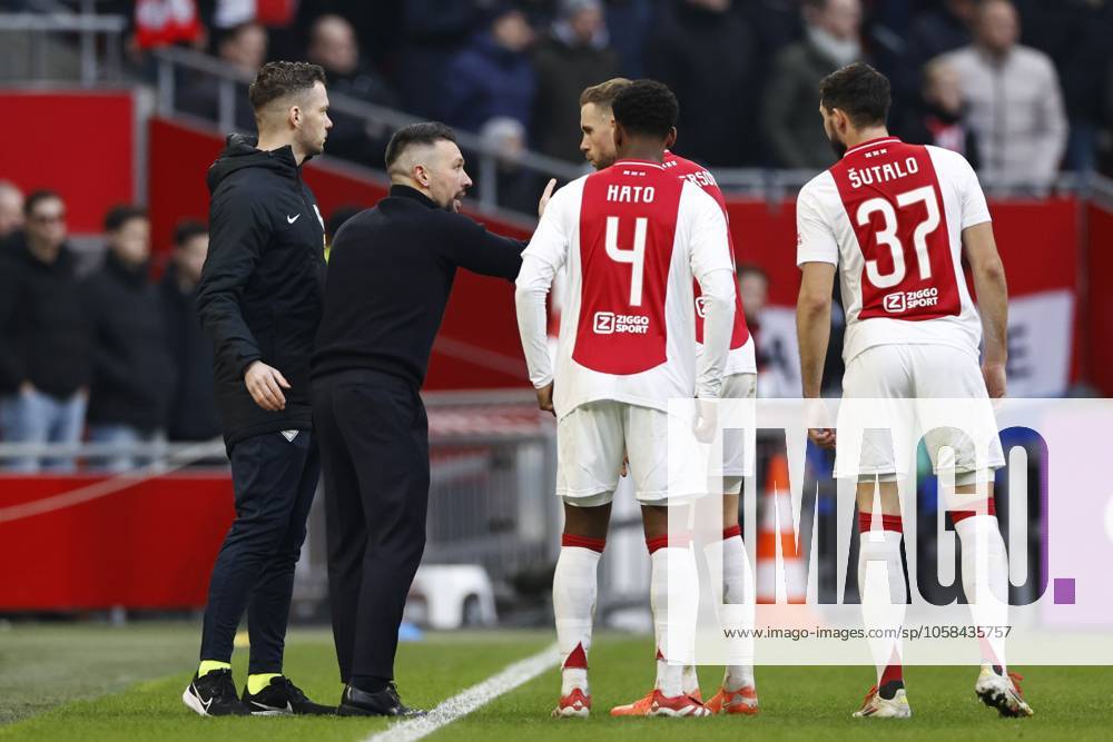 AMSTERDAM - (l-r) Ajax coach Francesco Farioli, Kenneth Taylor of Ajax, Jorrel Hato of Ajax, Josip Sutalo of Ajax during the Dutch Eredivisie match between AFC Ajax and Feyenoord at the Johan Cruijff ArenA on Feb. 2, 2025 in Amsterdam, Netherlands. ANP MAURICE VAN STEEN Dutch Eredivisie 2024 25 ANPxSportx IVx 518959642 originalFilename: 518959642