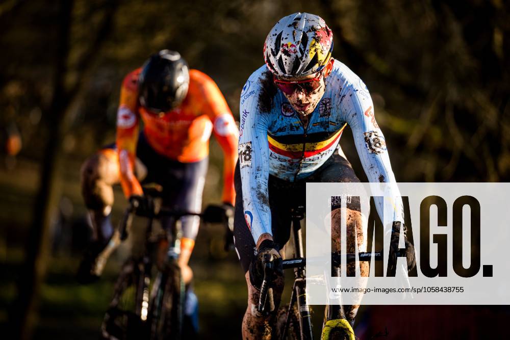 Belgian Wout van Aert pictured in action during the elite men competition of the UCI cyclocross World Championship, WM, Weltmeisterschaft in Lievin, France, Sunday 02 February 2025. The world championships are taking place from 31 January until 02 February. JASPERxJACOBS x111656524x