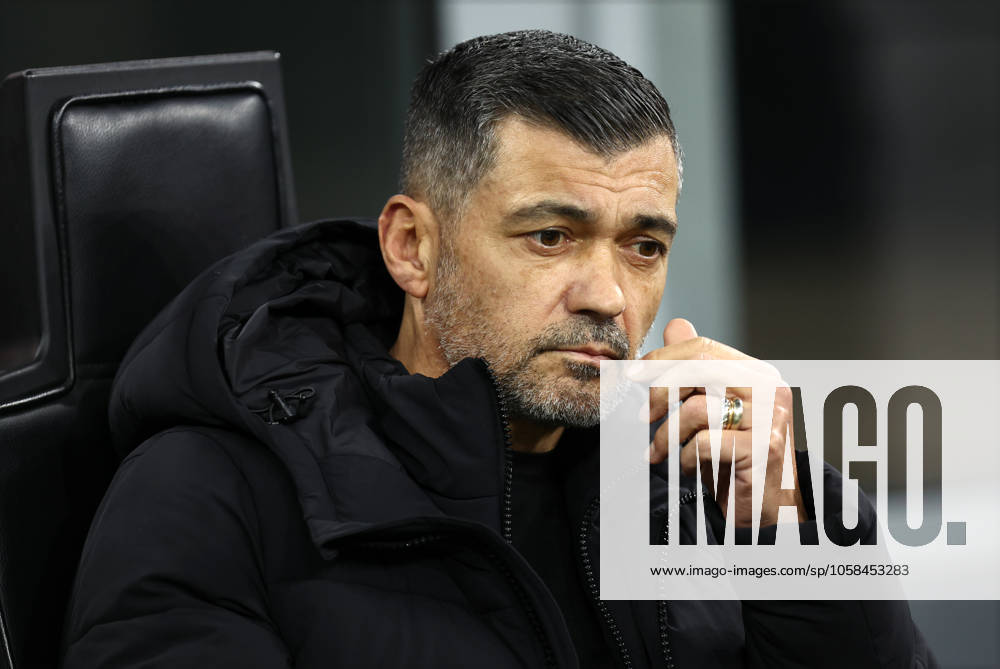 Ac Milan - FC Internazionale Sergio Conceicao, head coach of Ac Milan looks on during the Serie A match beetween Ac Milan and FC Internazionale at Stadio Giuseppe Meazza on February 2, 2025 in Milano, Italy . Milano Stadio Giuseppe Meazza Italy