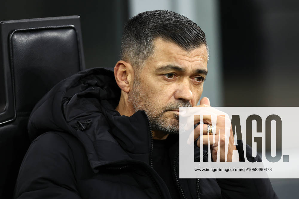 Ac Milan - FC Internazionale Sergio Conceicao, head coach of Ac Milan looks on during the Serie A match beetween Ac Milan and FC Internazionale at Stadio Giuseppe Meazza on February 2, 2025 in Milano, Italy . Milano Stadio Giuseppe Meazza Italy