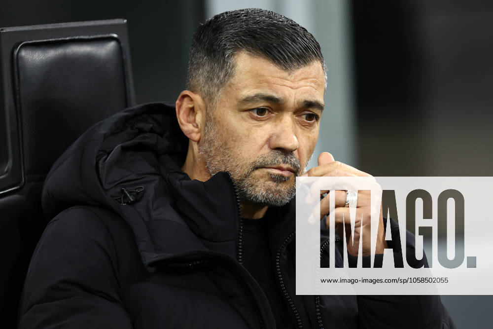 Ac Milan - FC Internazionale Sergio Conceicao, head coach of Ac Milan looks on during the Serie A match beetween Ac Milan and FC Internazionale at Stadio Giuseppe Meazza on February 2, 2025 in Milano, Italy . Milano Stadio Giuseppe Meazza Italy