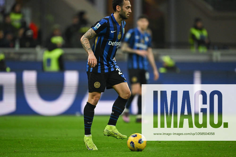 AC Milan vs Inter FC Internazionale Serie A match at Giuseppe Meazza San Siro Stadium Hakan Çalhanoglu of FC Inter in action during the Italian Serie A football match between AC Milan and FC Inter on February 2, 2025 at Giuseppe Meazza San Siro Siro stadium in Milan, Italy Italy
