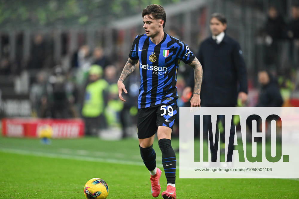 AC Milan vs Inter FC Internazionale Serie A match at Giuseppe Meazza San Siro Stadium Nicolò Barella of FC Inter in action during the Italian Serie A football match between AC Milan and FC Inter on February 2, 2025 at Giuseppe Meazza San Siro Siro stadium in Milan, Italy Italy