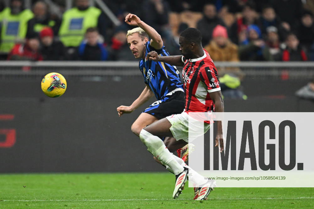 AC Milan vs Inter FC Internazionale Serie A match at Giuseppe Meazza San Siro Stadium Davide Frattesi of FC Inter in action during the Italian Serie A football match between AC Milan and FC Inter on February 2, 2025 at Giuseppe Meazza San Siro Siro stadium in Milan, Italy Italy