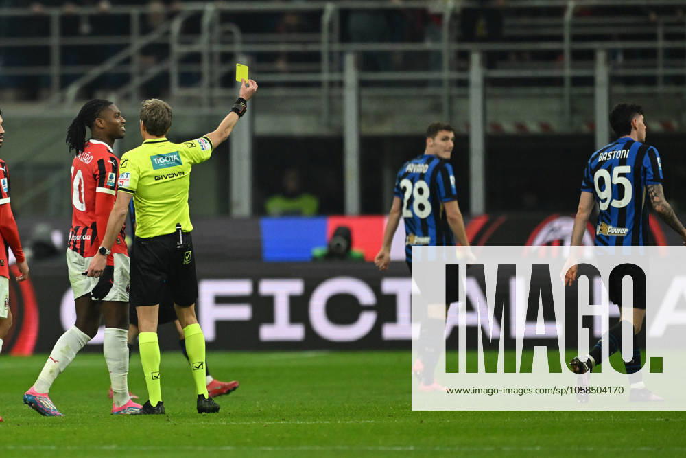 AC Milan vs Inter FC Internazionale Serie A match at Giuseppe Meazza San Siro Stadium Referee Daniele Chiffi shows yellow card to Alessandro Bastoni of FC Inter during the Italian Serie A football match between AC Milan and FC Inter on February 2, 2025 at Giuseppe Meazza San Siro Siro stadium in Milan, Italy Italy