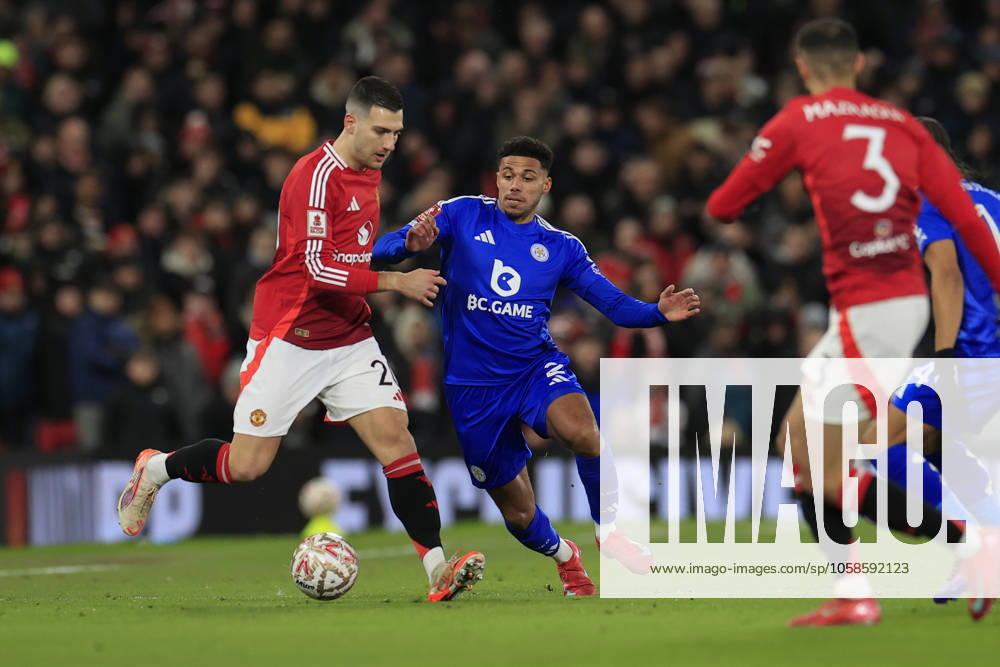 Manchester United, ManU v Leicester City FA Cup 07 02 2025. 4th Round Diogo Dalot (20) of Manchester United and James Justin (2) of Leicester City challenge for the ball during the FA Cup match between Manchester United and Leicester City at Old Trafford, Manchester, England on 7 February 2025. Manchester Old Trafford Greater Manchester England Editorial use only DataCo restrictions apply See www.football-dataco.com ,