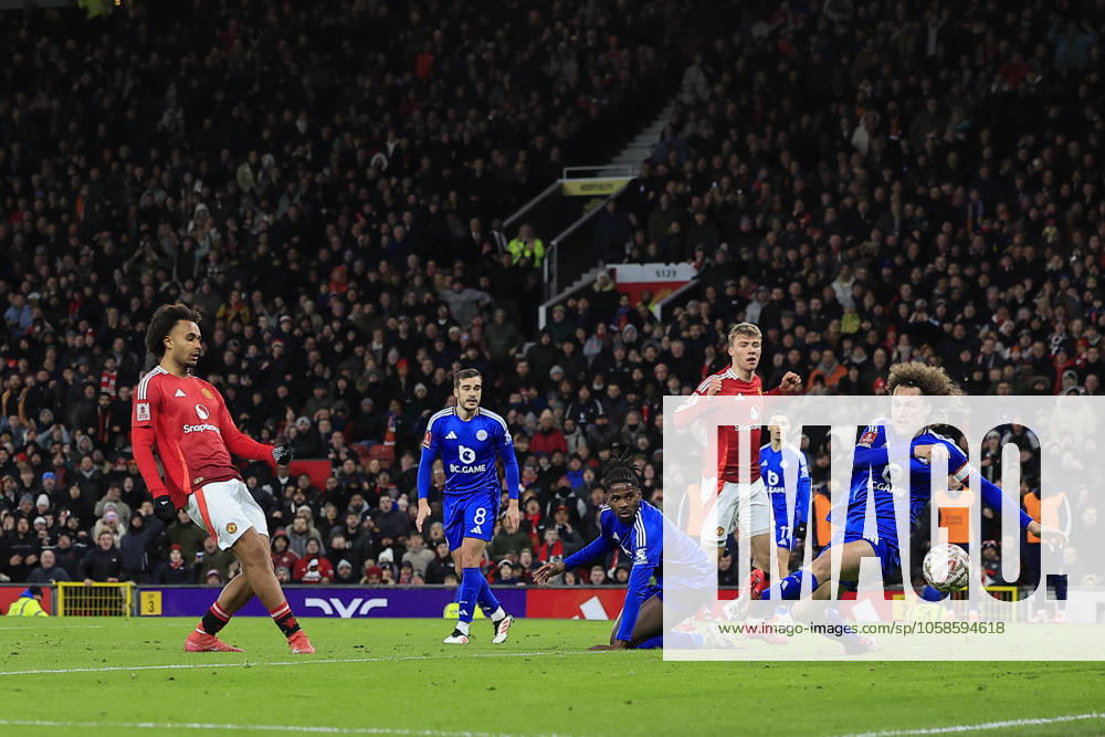 Manchester United, ManU v Leicester City FA Cup 07 02 2025. 4th Round Joshua Zirkzee (11) of Manchester United scores to make it 1-1 during the FA Cup match between Manchester United and Leicester City at Old Trafford, Manchester, England on 7 February 2025. Manchester Old Trafford Greater Manchester England Editorial use only DataCo restrictions apply See www.football-dataco.com ,