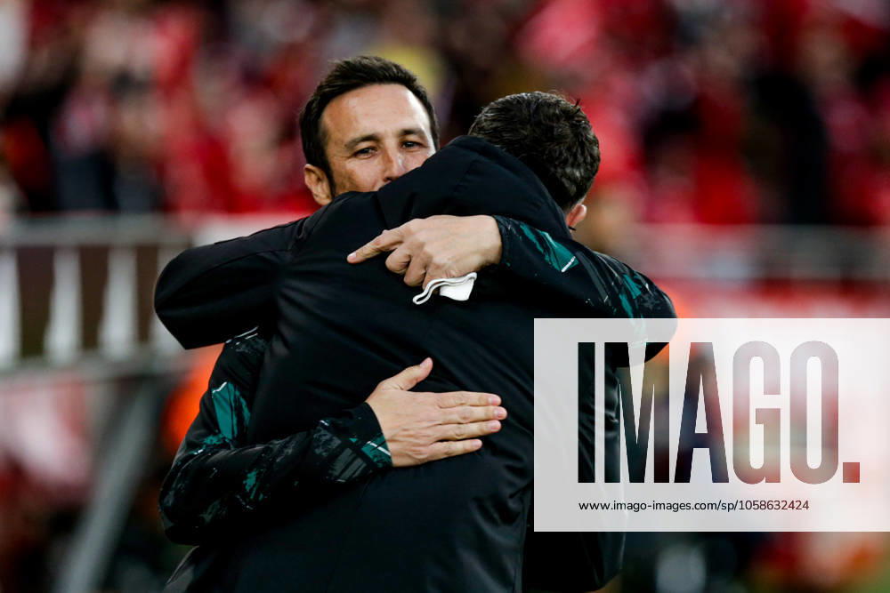Cesar Peixoto head of Moreirense with Bruno Lage head of SL Benfica during the Liga Portugal Betclic match between SL Benfica and Moreirense FC at Estadio da Luz on February 8th, 2025 in Lisbon, Portugal. Liga Portugal Betclic - SL Benfica vs Moreirense FC (Valter Gouveia SPP)