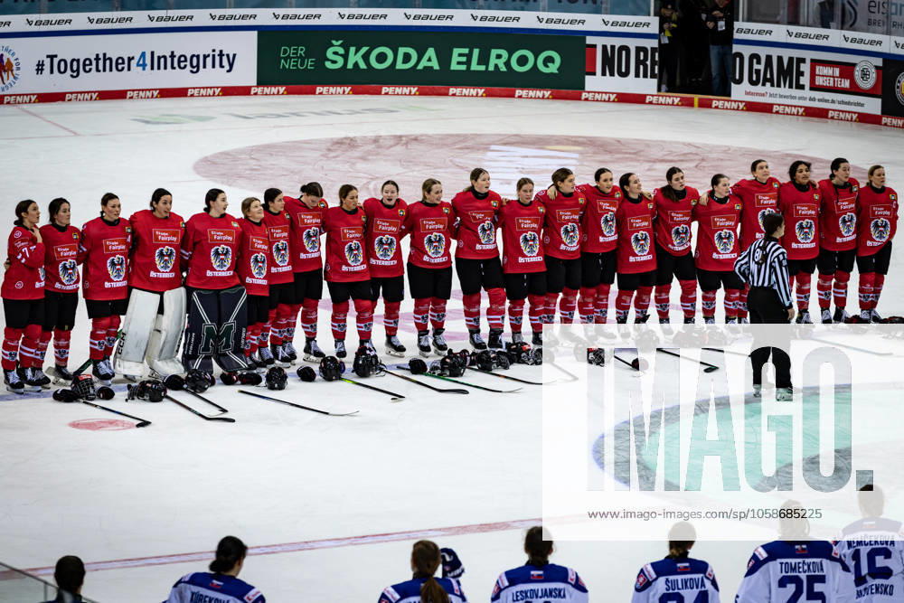 Olympia-Qualifikationsturnier: Österreich vs Slowakei; 09.02.25 Jubel nach Sieg bei Team Österreich Olympia-Qualifikationsturnier: Österreich vs Slowakei; Bremerhaven, Eisarena am 09.02.25
