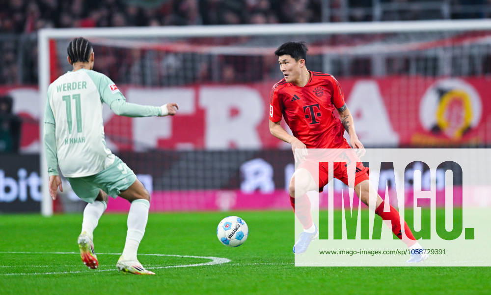 Min-Jae Kim (FC Bayern Muenchen) in Aktion waehrend des Spiels der 1. Bundesliga zwischen FC Bayern München und SV Werder Bremen, Allianz Arena am 07. February 2025 in München, Deutschland. (Foto von Silas Schueller DeFodi Images) +++ Min-Jae Kim (FC Bayern Muenchen) controls the ball during the Bundesliga match between FC Bayern München and SV Werder Bremen at Allianz Arena on February 7, 2025 in Munich, Germany. (Photo by Silas Schueller DeFodi Images) DFL regulations prohibit any use of photographs as image sequences and or quasi-video. (Photo by Silas Schueller DeFodi Images) Defodi-738_738_BAYBRE_20250207_480