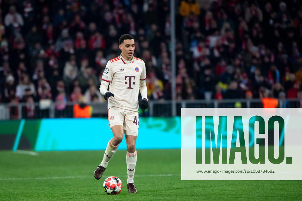 Jamal Musiala (FC Bayern Muenchen, 42) am Ball, GER, FC Bayern Muenchen vs. SK Slovan Bratislava, Fussball, UEFA Champions League, 8. Spieltag, Spielzeit 2024 2025, 29.01.2025 GER, FC Bayern Muenchen vs. SK Slovan Bratislava, Fussball, UEFA Champions League, 8. Spieltag, Spielzeit 2024 2025, 29.01.2025 Muenchen