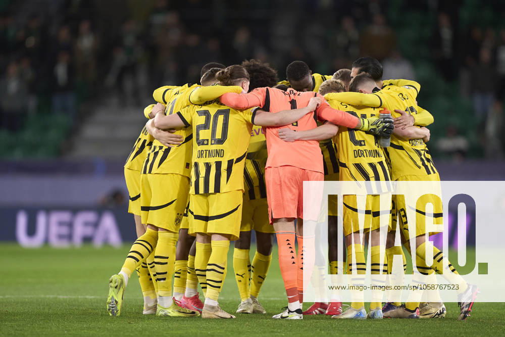 Sporting Clube de Portugal v Borussia Dortmund - UEFA Champions League 2024 25 League Knockout Play-off First Leg Players of Borussia Dortmund gather in a huddle prior to the UEFA Champions League Knockout phase play-offs first leg match between Sporting CP and Borussia Dortmund at Jose Alvalade Stadium in Lisbon, Portugal, on February 11, 2025. Lisbon, Portugal Lisbon Portugal