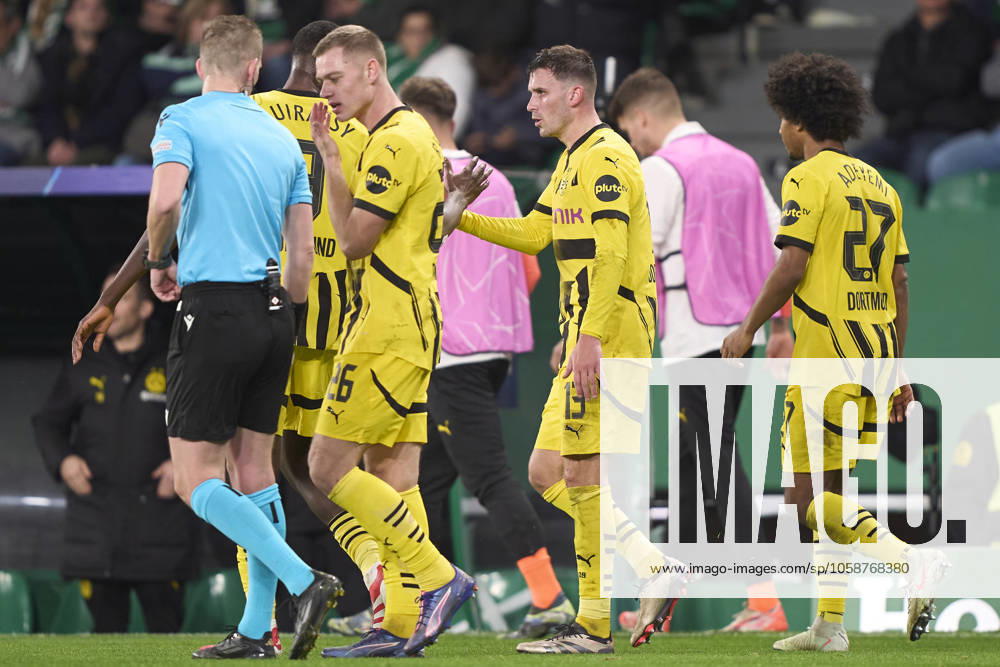 Sporting Clube de Portugal v Borussia Dortmund - UEFA Champions League 2024 25 League Knockout Play-off First Leg Pascal Grob of Borussia Dortmund celebrates with his teammates after scoring his team s second goal during the UEFA Champions League Knockout phase play-offs 1st leg match between Sporting CP and Borussia Dortmund at Jose Alvalade Stadium in Lisbon, Portugal, on February 11, 2025. Lisbon, Portugal Lisbon Portugal