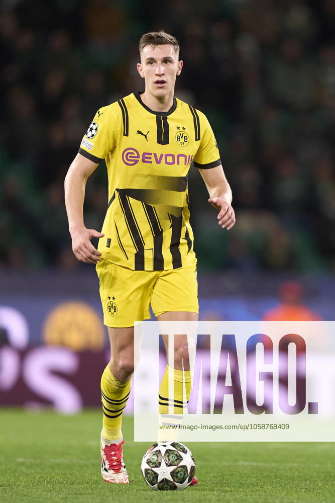 Sporting Clube de Portugal v Borussia Dortmund - UEFA Champions League 2024 25 League Knockout Play-off First Leg Nico Schlotterbeck of Borussia Dortmund is in action during the UEFA Champions League Knockout phase play-offs 1st leg match between Sporting CP and Borussia Dortmund at Jose Alvalade Stadium in Lisbon, Portugal, on February 11, 2025. Lisbon, Portugal Lisbon Portugal