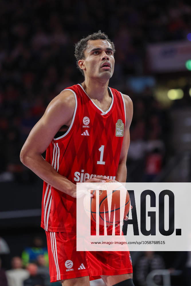 Oscar da Silva (FC Bayern Basketball, 01) beim Freiwurf, GER, FC Bayern Muenchen vs. Skyliners Frankfurt, Basketball, easycredit Basketball Bundesliga, BBL, 21. Spieltag, Saison 2024 2025, 11.02.2025, GER, FC Bayern Muenchen vs. Skyliners Frankfurt, Basketball, easycredit Basketball Bundesliga, BBL, 21. Spieltag, Saison 2024 2025, 11.02.2025 Muenchen