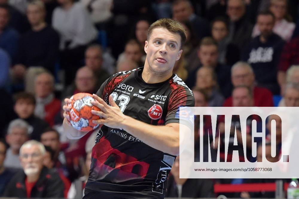 Aaron Mensing (MT Melsungen 33) , GER, MT Melsungen - THW Kiel, Handball, EHF European League Maenner, Group Matches, Saison 2024 2025, 11.02.2025, GER, MT Melsungen - THW Kiel, Handball, EHF Maenner, Group Matches, Saison 2024 2025, 11.02.2025 Kassel