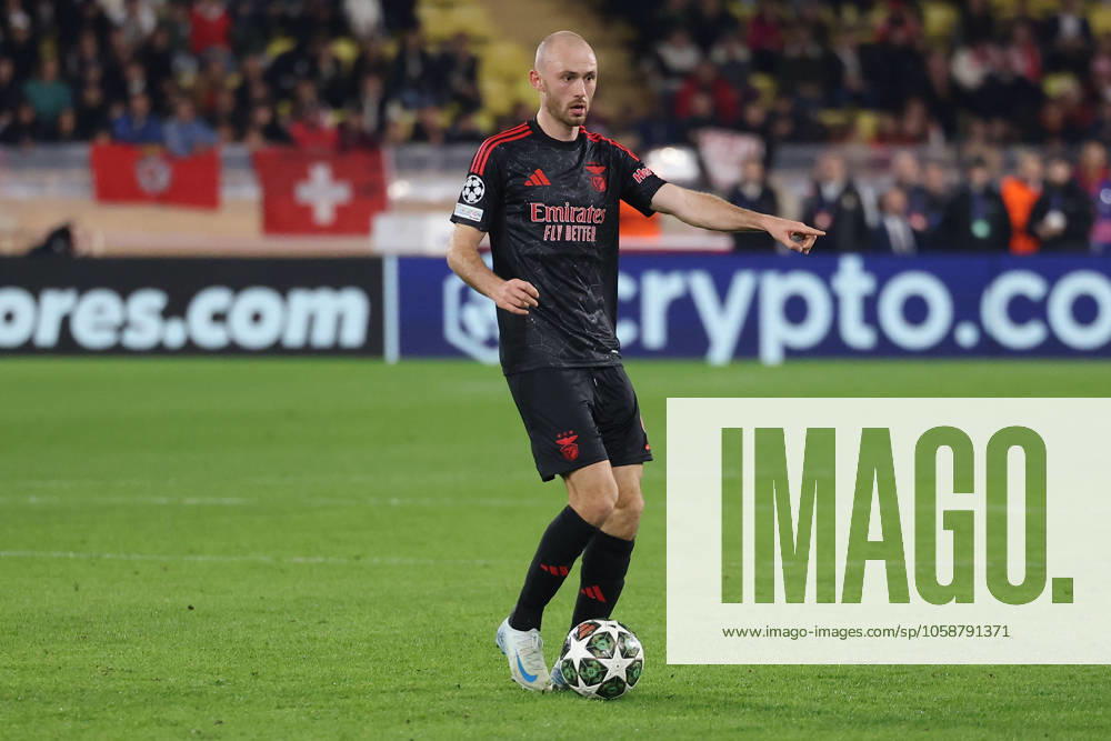 Monaco on February 12, 2025 Uefa Champions League Knockout phase play-offs, 1st leg AS Monaco - SL Benfica, Frederik Aursnes (S.L.Benfica) gibt Anweisungen, gestikuliert, mit den Armen gestikulieren gives instructions, gesticulate,in aktion, in action,