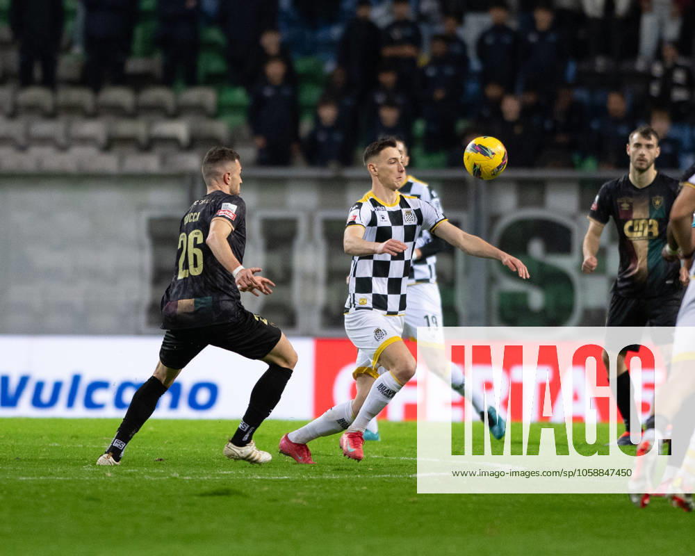 ROBERT BOZENIK from Boavista FC seen on action during the Liga Portugal Betclic 2024 25 match between Boavista FC and Estrela da Amadora at Estadio do Bessa 14, February 2025 in Porto, Portugal. Final Score Boavista FC 0 - 1 Estrela da Amadora Porto Portugal - ZUMAl192 20250214_zsp_l192_015