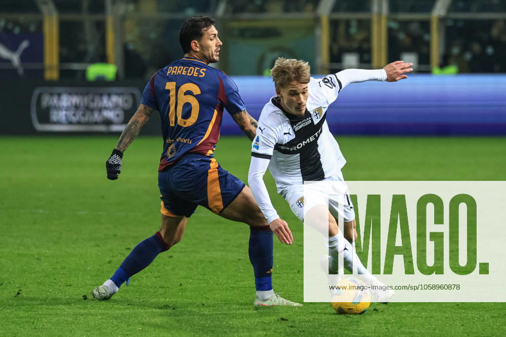 Pontus Almqvist (Parma Calcio) fights for the ball against Leandro Paredes (AS Roma) during Parma Calcio vs AS Roma, Italian soccer Serie A match in Parma, Italy, February 16 2025