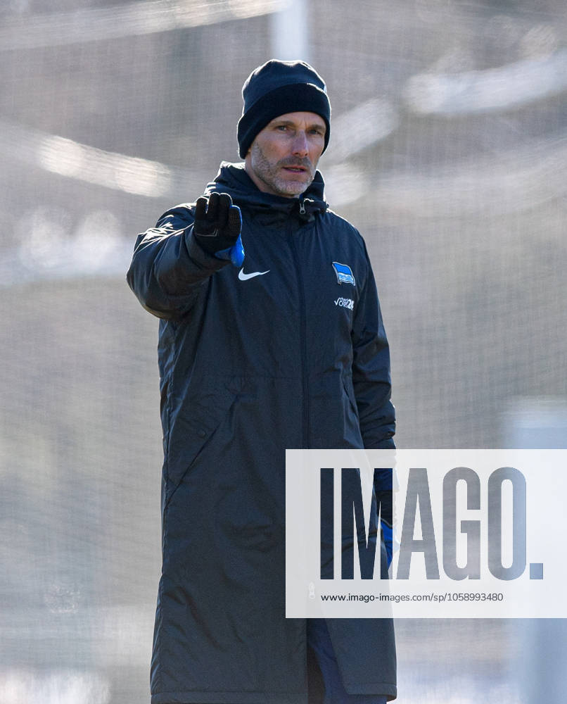 Fussball, Herren, Saison 2024 25, 2. Bundesliga, Hertha BSC, Training, Trainer Stefan Leitl (Hertha BSC), 18.02. 2025,
