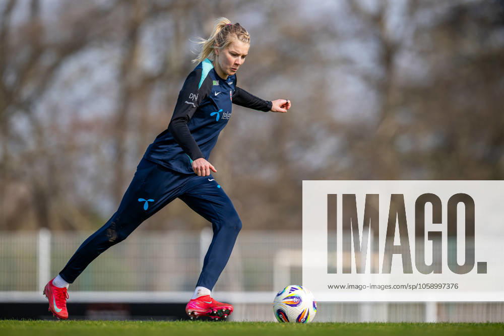 Ada Hegerberg of the Norwegian women s national football team during a training session on February 18, 2025 in Toulouse. Photo: Vegard Grott BILDBYRAN kod VG VG0714 bbeng fotboll football soccer fotball norge norway women dam nations league träning practice training trening