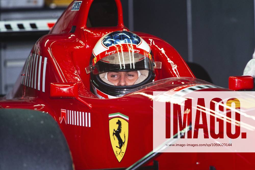 Formel 1 Weltmeister Michael Schumacher sitzt im Cockpit seines Ferrari F310, Großer Preis von Deutschland auf dem Hockenheimring am 28. Juli 1996 Formula 1 world champion Michael Schumacher sits in the cockpit of his Ferrari F310, German Grand Prix at the Hockenheimring on 28 July 1996