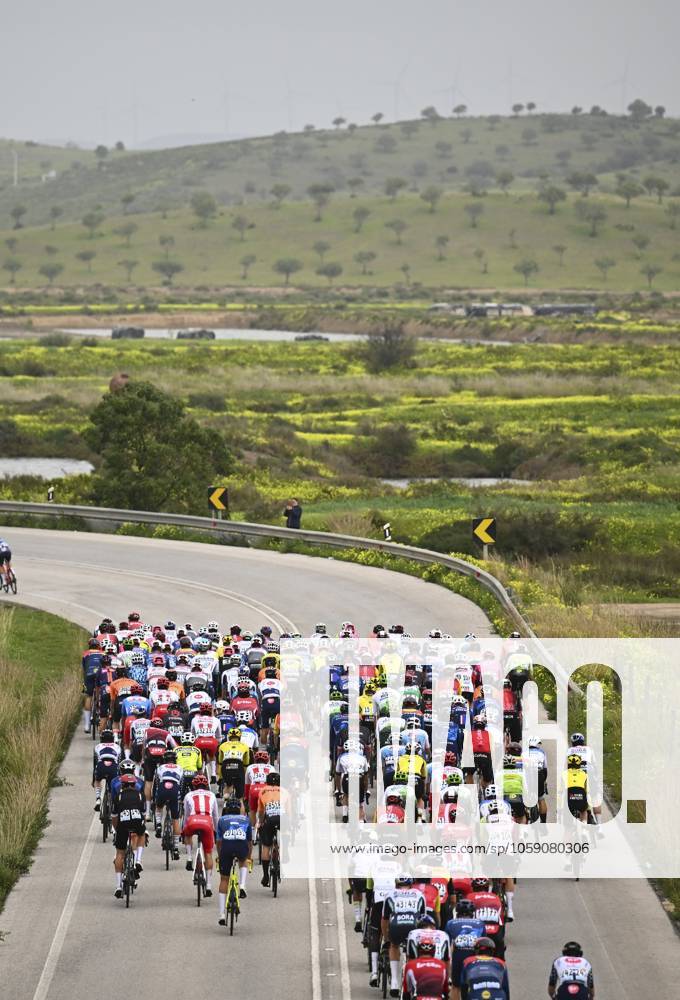 2025 Volta Algarve cycling race - Stage 3 TAVIRA, PORTUGAL - FEBRUARY 21 : illustration picture of the peloton during stage 3 of the 51th edition of the Volta Algarve cycling race, with start in Vila Real Santo Antonio and finish in Tavira on February 21, 2025 in Tavira, Portugal, 21 02 2025 ( Motordriver Kenny Verfaillie - Tavira Portugal