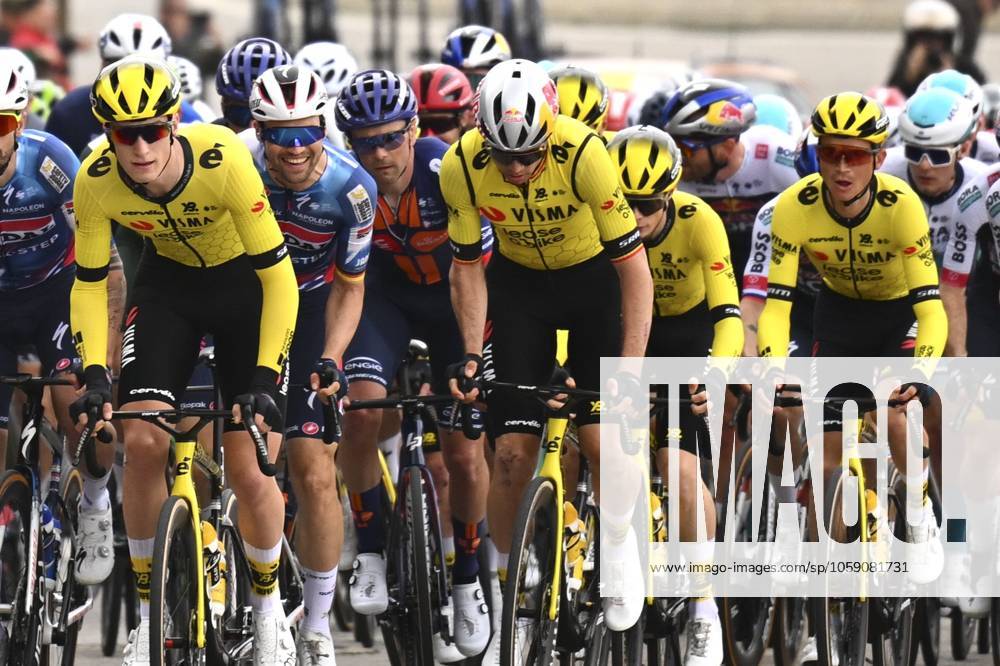 2025 Volta Algarve cycling race - Stage 3 TAVIRA, PORTUGAL - FEBRUARY 21 : Van Aert Wout (BEL) of Team Visma I Lease a Bike, Vingegaard Jonas (DEN) of Team Visma I Lease a Bike, Kuss Sepp (USA) of Team Visma I Lease a Bike during stage 3 of the 51th edition of the Volta Algarve cycling race, with start in Vila Real Santo Antonio and finish in Tavira on February 21, 2025 in Tavira, Portugal, 21 02 2025 ( Motordriver Kenny Verfaillie - Tavira Portugal
