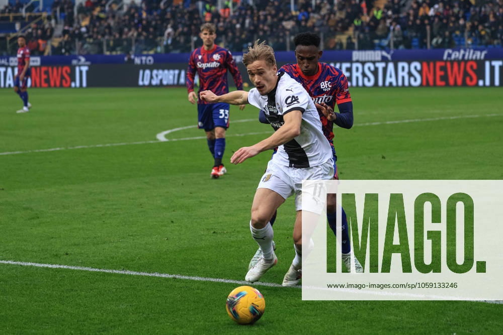 Pontus Almqvist (Parma Calcio) fights for the ball during Parma Calcio vs Bologna FC, Italian soccer Serie A match in Parma, Italy, February 22 2025