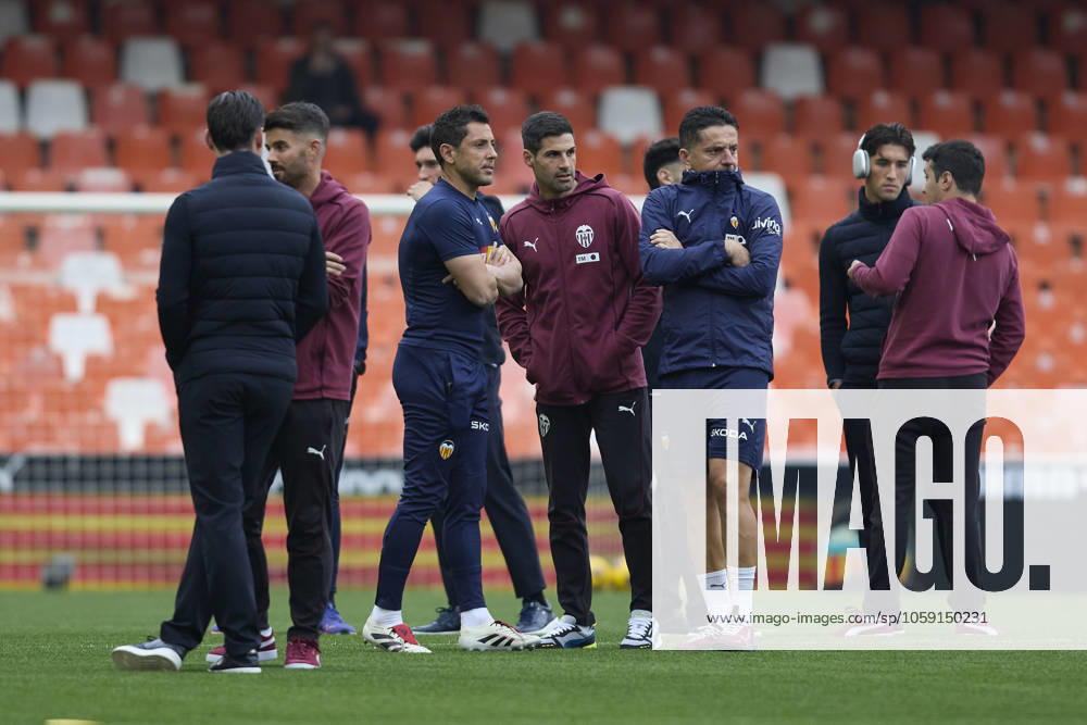 La Liga EA Sports, Spain, Valencia CF and Atletico de Madrid VALENCIA, SPAIN - FEBRUARY 22: Marcos Abad Goalkeeper Coach of Valencia CF looks on prior the La Liga EA Sports match between Valencia CF and Club Atletico de Madrid at Mestalla Stadium on February 22, 2025 in Valencia, Spain. (Photo by Jose Torres Photo Players Images Magara Press) Valencia Mestalla Stadium Spain