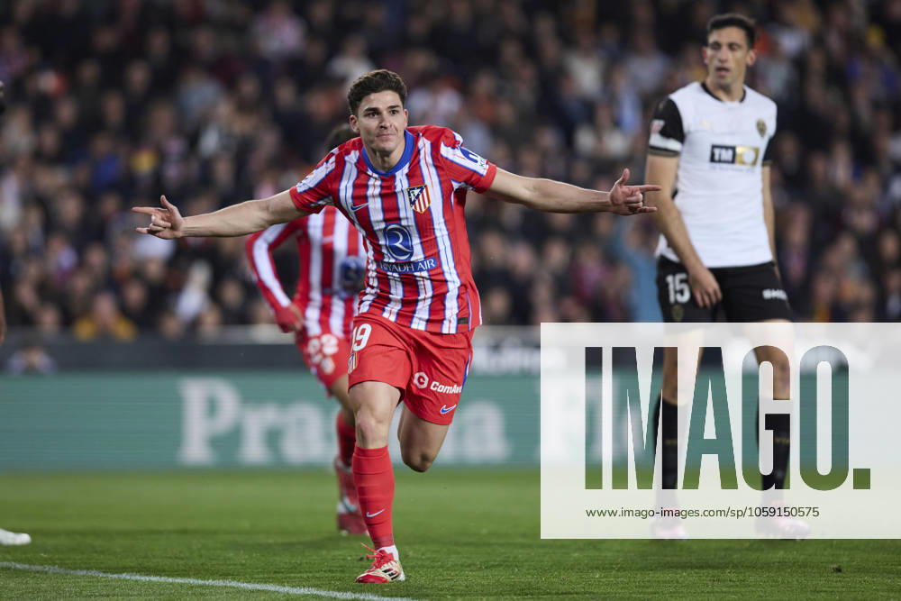 La Liga EA Sports, Spain, Valencia CF and Atletico de Madrid VALENCIA, SPAIN - FEBRUARY 22: Julian Alvarez of Atletico de Madrid celebrates after scoring his team s first goal during the La Liga EA Sports match between Valencia CF and Club Atletico de Madrid at Mestalla Stadium on February 22, 2025 in Valencia, Spain. (Photo by Jose Torres Photo Players Images Magara Press) Valencia Mestalla Stadium Spain