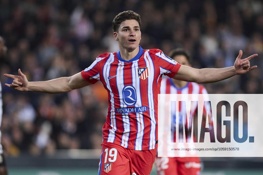 La Liga EA Sports, Spain, Valencia CF and Atletico de Madrid VALENCIA, SPAIN - FEBRUARY 22: Julian Alvarez of Atletico de Madrid celebrates after scoring his team s first goal during the La Liga EA Sports match between Valencia CF and Club Atletico de Madrid at Mestalla Stadium on February 22, 2025 in Valencia, Spain. (Photo by Jose Torres Photo Players Images Magara Press) Valencia Mestalla Stadium Spain