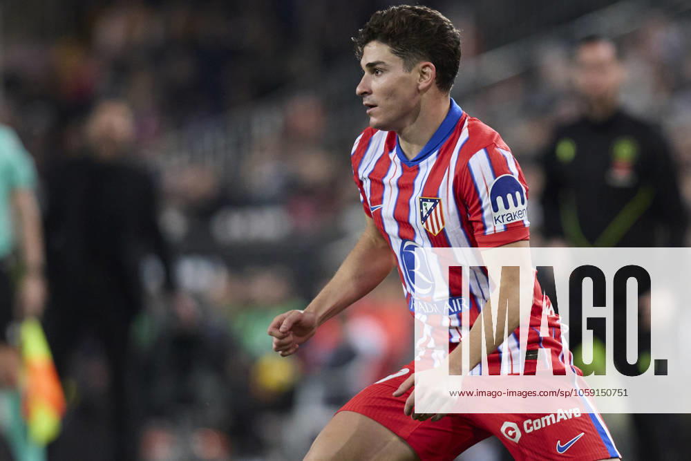 La Liga EA Sports, Spain, Valencia CF and Atletico de Madrid VALENCIA, SPAIN - FEBRUARY 22: Julian Alvarez of Atletico de Madrid looks on during the La Liga EA Sports match between Valencia CF and Club Atletico de Madrid at Mestalla Stadium on February 22, 2025 in Valencia, Spain. (Photo by Jose Torres Photo Players Images Magara Press) Valencia Mestalla Stadium Spain