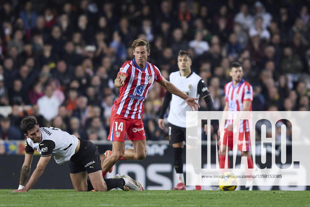 La Liga EA Sports, Spain, Valencia CF and Atletico de Madrid VALENCIA, SPAIN - FEBRUARY 22: Hugo Duro Centre-Forward of Valencia CF competes for the ball with Marcos Llorente of Atletico de Madrid during the La Liga EA Sports match between Valencia CF and Club Atletico de Madrid at Mestalla Stadium on February 22, 2025 in Valencia, Spain. (Photo by Jose Torres Photo Players Images Magara Press) Valencia Mestalla Stadium Spain