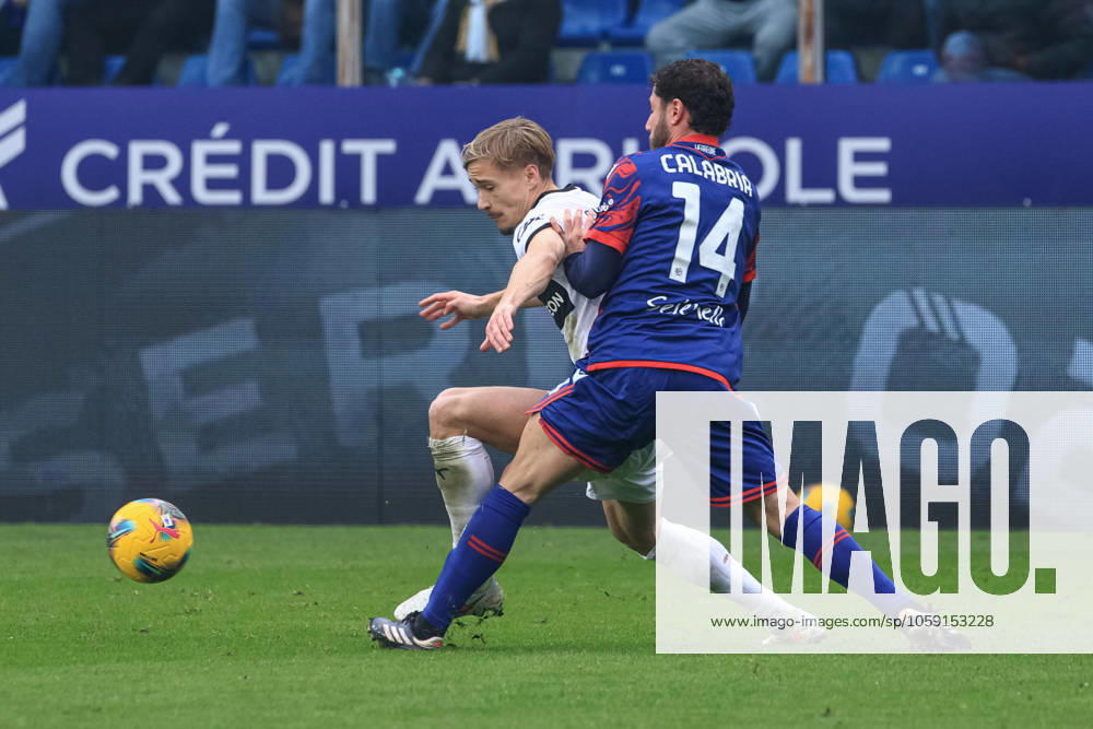 Pontus Almqvist (Parma Calcio) fights for the ball against .bo during Parma Calcio vs Bologna FC, Italian soccer Serie A match in Parma, Italy, February 22 2025