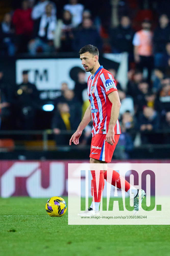 La Liga EA Sports, Spain, Valencia CF and Atletico de Madrid VALENCIA, SPAIN - FEBRUARY 22: Clement Lenglet of Atletico de Madrid runs with the ball during the La Liga EA Sports match between Valencia CF and Club Atletico de Madrid at Mestalla Stadium on February 22, 2025 in Valencia, Spain. (Photo by Jose Torres Photo Players Images Magara Press) Valencia Mestalla Stadium Spain