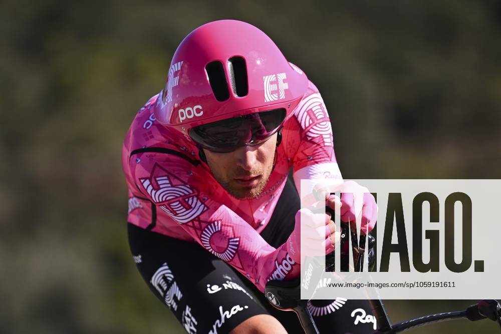 2025 Volta Algarve cycling race - Stage 5 MALHAO, PORTUGAL - FEBRUARY 23 : Shaw James (GBR) of EF Education - Easypost during stage 5, an individual time trial, of the 51th edition of the Volta Algarve cycling race, with start in Salir and finish in Malhao on February 23, 2025 in Malhao, Portugal, 23 02 2025 ( Motordriver Kenny Verfaillie - Malhao Portugal