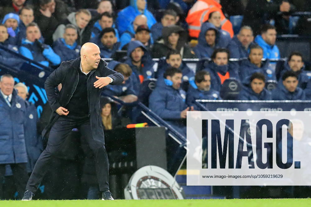 23rd February 2025; Etihad Stadium, Manchester, England; Premier League Football, Manchester City versus Liverpool; Liverpool manager Arne Slot issues instructions to his players ActionPlus12753891 DavidxBlunsden Content restricted for UK based newspaper
