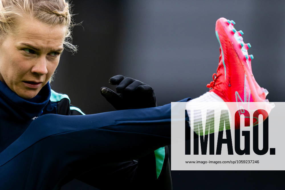 Ada Hegerberg of the Norwegian women s national football team during a training session on February 24, 2025 in Stavanger. Photo: Vegard Grott BILDBYRAN kod VG VG0717 bbeng fotboll football soccer fotball norge norway women dam nations league träning practice training trening