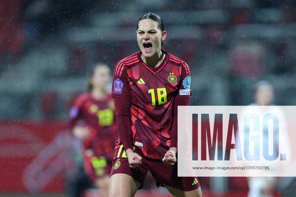 Fußball UEFA Nations League Damen Nationalmannschaft Länderspiel Deutschland - Österreich am 25.02.2025 im Max-Morlock-Stadion in Nürnberg Torjubel Jubel zum 3:1 durch Giovanna Hoffmann ( Deutschland ) DFB regulations prohibit any use of photographs as image sequences and or quasi-video.