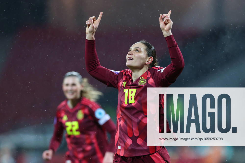 Fußball UEFA Nations League Damen Nationalmannschaft Länderspiel Deutschland - Österreich am 25.02.2025 im Max-Morlock-Stadion in Nürnberg Torjubel Jubel zum 3:1 durch Giovanna Hoffmann ( Deutschland ) DFB regulations prohibit any use of photographs as image sequences and or quasi-video.