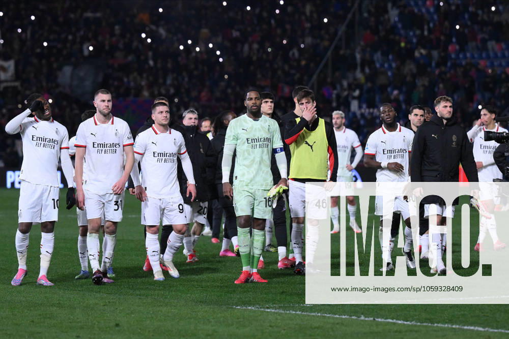 Foto IPP Luciano Adriani Bologna 27 02 2025 Campionato di calcio Serie A 2024 2025 Bologna-Milan Nella foto: La delusione dei giocatori del Milan a fine gara al centro il portiere Mike Maignan Italy Photo Press - World Copyright Bologna italy Italia ITALY