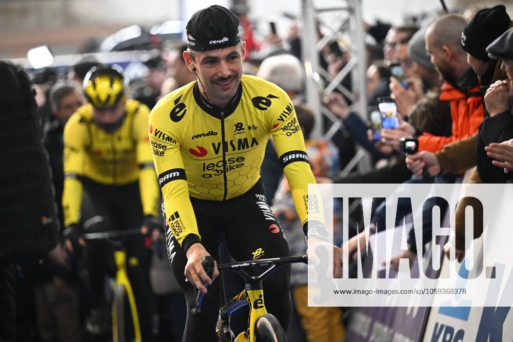 Belgian Victor Campenaerts of Team Visma-Lease a Bike pictured at the start of the 80th edition of the men s one-day cycling race Omloop Het Nieuwsblad (UCI World Tour), 197 km from Gent to Ninove, Saturday 01 March 2025. JASPERxJACOBS x113811001x