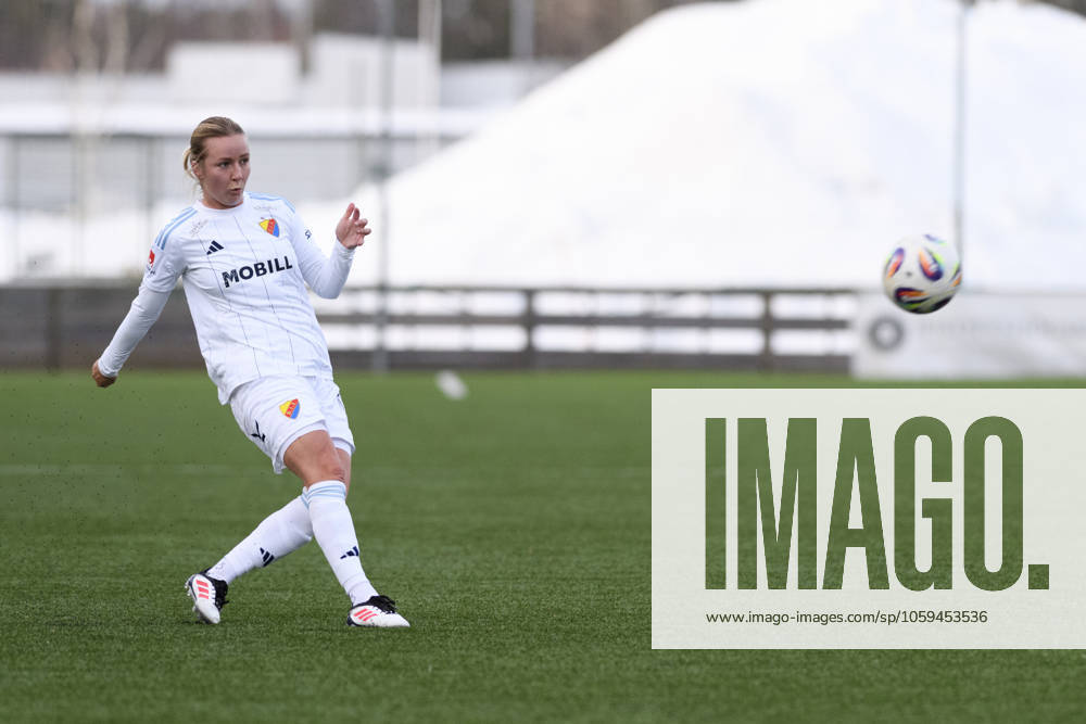Djurgardens Alexandra Jonasson under fotbollsmatchen i Svenska Cupen mellan Umea och Djurgarden den 2 mars 2025 i Umea.