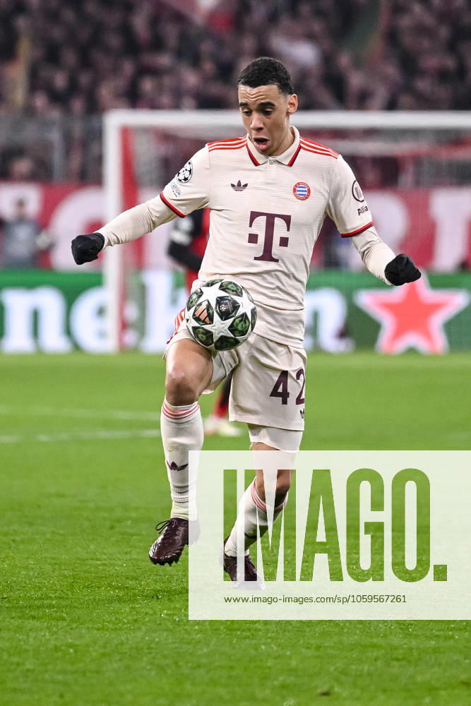 Jamal Musiala (FC Bayern Muenchen) controls the Ball during the UEFA Champions League 2024 25 Round of 16 First Leg match between FC Bayern München and Bayer 04 Leverkusen at Allianz Arena on March 5, 2025 in Munich, Germany. (Photo by Harry Langer DeFodi Images)