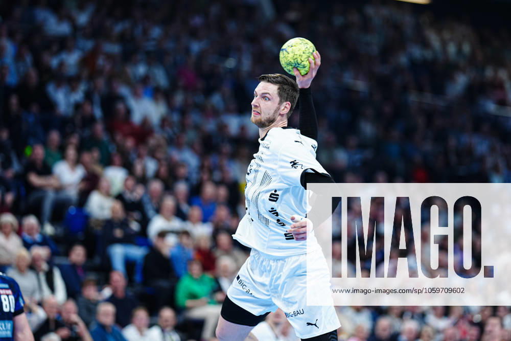 Wurf Tor Hendrik Pekeler (THW Kiel, 61) GER, THW Kiel vs. Rhein-Neckar Loewen, Handball, Bundesliga, Spieltag, 22, Saison 2024 2025, 09.03.2025 GER, THW Kiel vs. Rhein-Neckar Loewen, Handball, Bundesliga, Spieltag, 22, Saison 2024 2025, 09.03.2025 Kiel