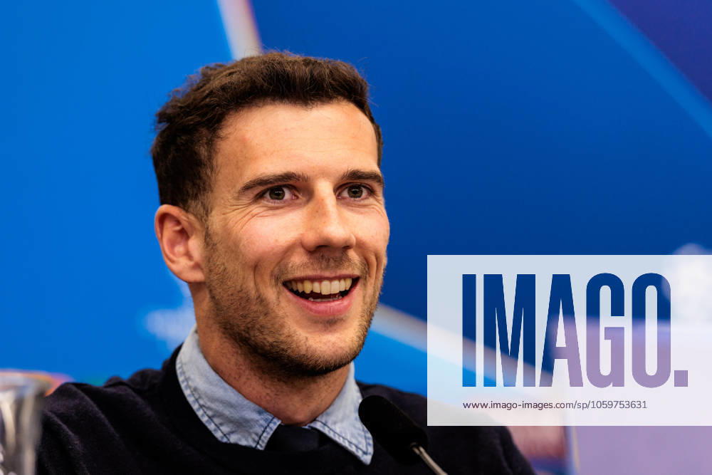UEFA Champions League, Pressekonferenz FC Bayern München; 10.03.2025 Leon Goretzka (FC Bayern München, 8) lächelt während der Pressekonferenz UEFA Champions League Achtelfinale Rückspiel, Pressekonferenz FC Bayern München vor dem Spiel gegen FC Bayern München; Leverkusen, BayArena am 10.03.2025