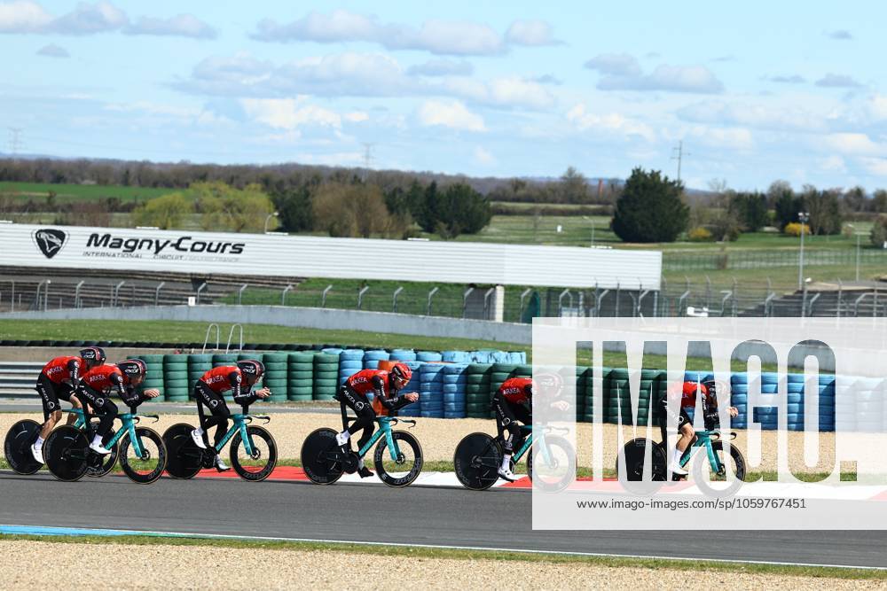 Team Arkea-BB Hotels riders pictured during the warming up ahead of stage three of the 83th edition of the Paris-Nice cycling race, a 28,4km team time trial at the Nevers Magny-Cours racetrack, in Nevers, France, Tuesday 11 March 2025. DAVIDxPINTENS x114675561x