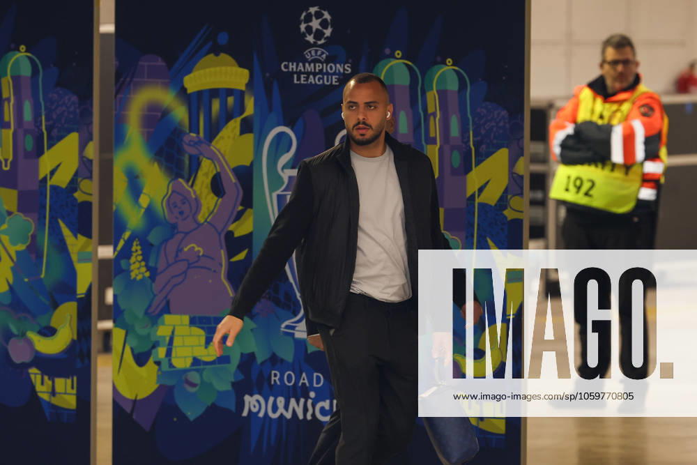 Barcelona 11. March 2025 Uefa Champions League phase 2024 25 Round of 16 FC Barcelona, Barca - S.L.Benfica v.l., Arthur Cabral (S.L.Benfica) kommt im Stadion an