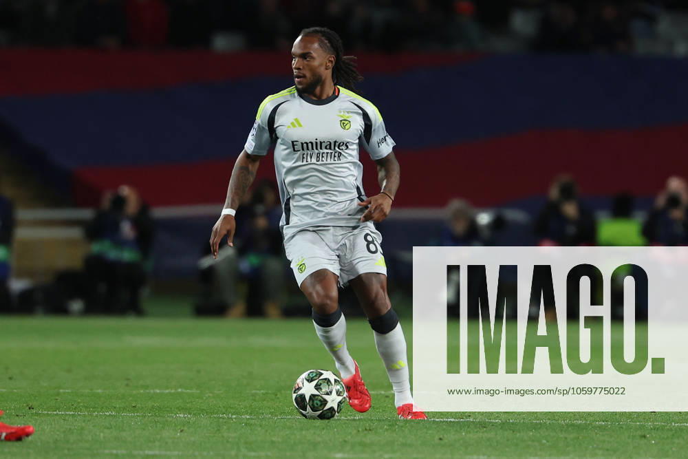 Barcelona 11. March 2025 Uefa Champions League phase 2024 25 Round of 16 FC Barcelona, Barca - S.L.Benfica v.l., Reanto Sanches (S.L.Benfica) am Ball, Freisteller, Einzelbild, Ganzkörper, Aktion, Action, Spielszene